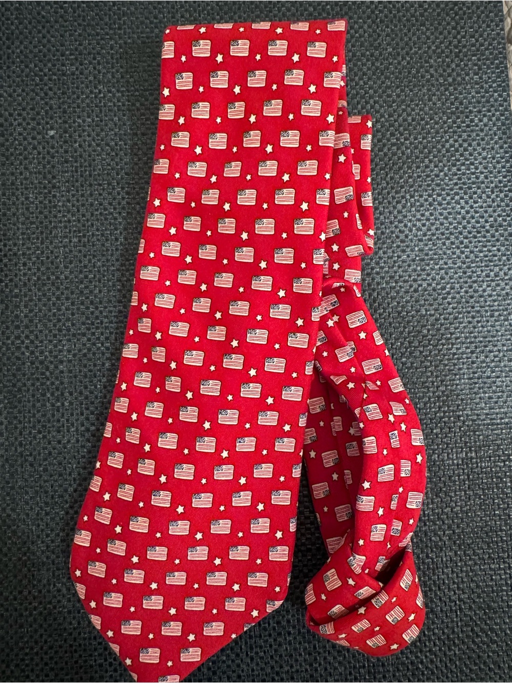 Vineyard Vines Red Flag-Print Men's Tie